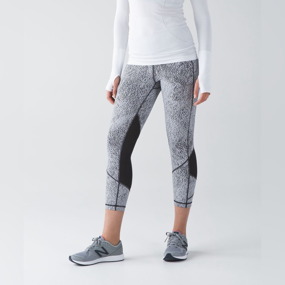 Lululemon Pace Rival Crop Power Luxtreme Spray Jacquard White Black Size 4